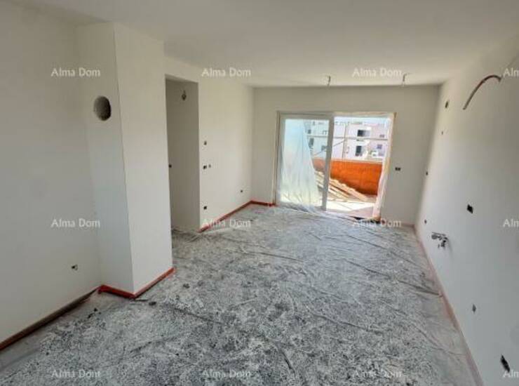 U ponudi je stan površine 58 m² smješten u manjoj stambenoj zgradi na Ve...