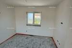 U ponudi je stan površine 58 m² smješten u manjoj stambenoj zgradi na Ve... — fotografija 2