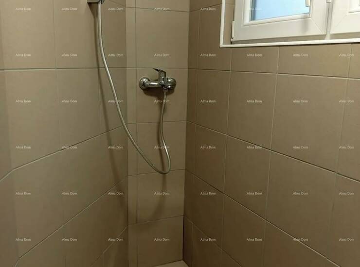 U ponudi je  renoviran stan površine 83,75 m², smješten na prvom katu ma... — fotografija 3