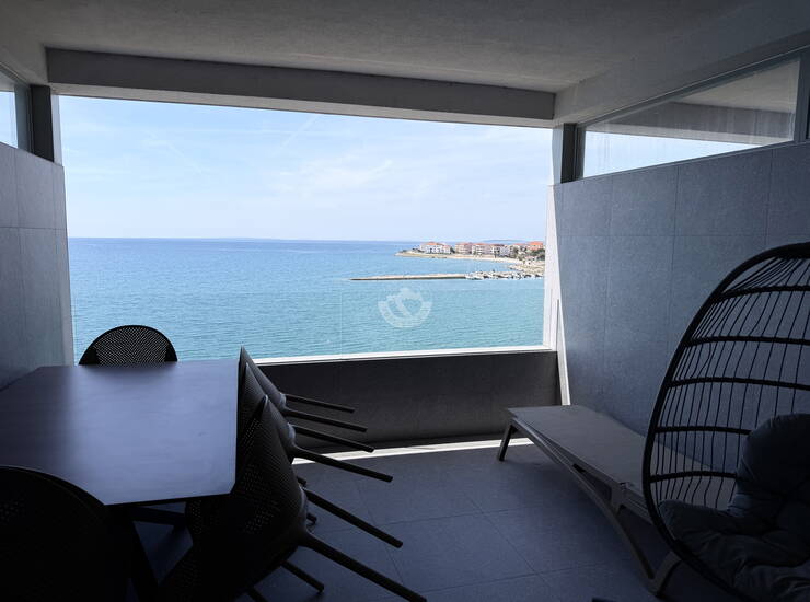 Pag, Povljana, dvoetažni Stan 72 m2, prvi red i pogled na More, terasa i jakuz — fotografija 5