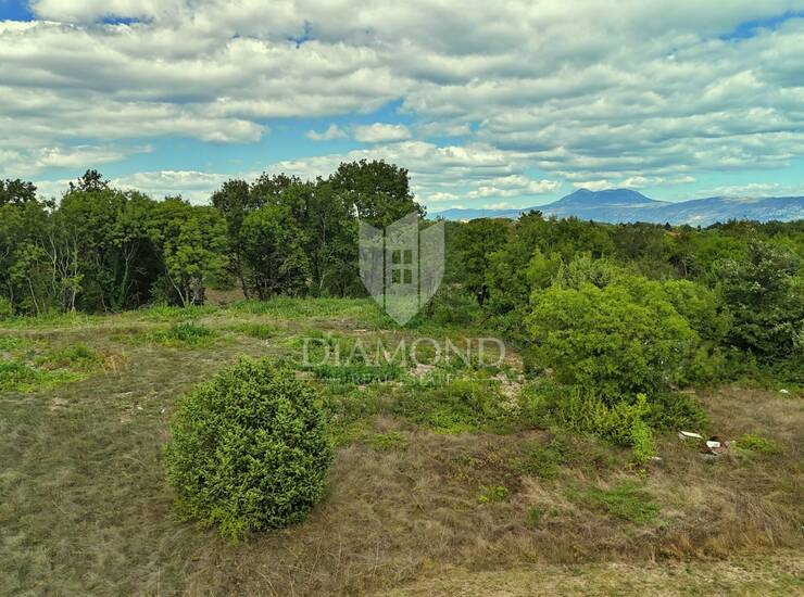 Labin, okolica, građevinsko zemljište nadomak grada — fotografija 2