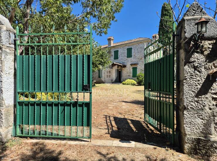 Poreč, autohtona stara villa pješke do mora