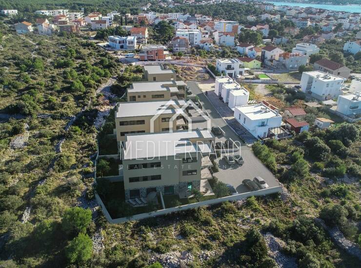 Jednosoban apartman s dvorištem, novogradnja — fotografija 2