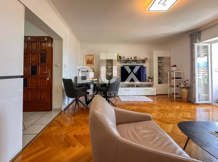 Rijeka, Srdoči, trosobni stan, 64m2, lođa, pogled — fotografija 2