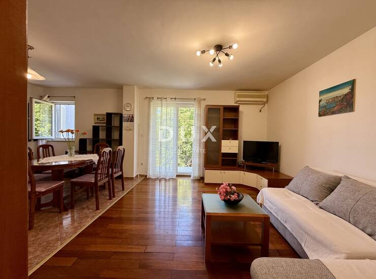 Crikvenica, blizina centra, stan, 46 m2, velika terasa 9 m2, novija gradnja — fotografija 2