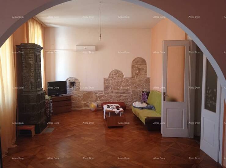 Prodaje se stan u centru Pule. Stan, 114.5 m2, sastoji se od tri spavaće s... — fotografija 2