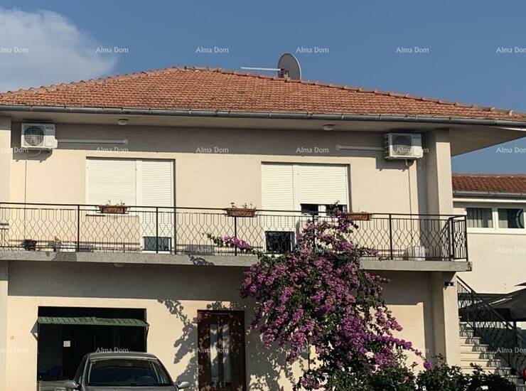 Prodaju se dvije nekretnine u blizini Puli. Periferija grada cca 4 km do ce...