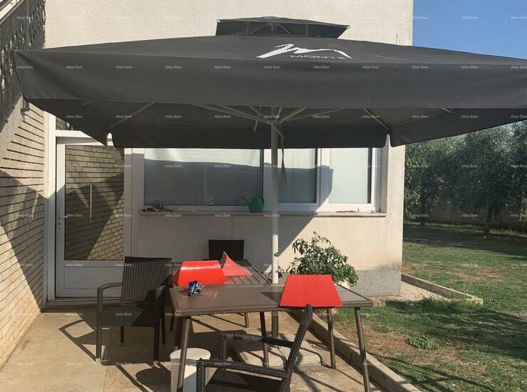 Prodaju se dvije nekretnine u blizini Puli. Periferija grada cca 4 km do ce... — fotografija 2