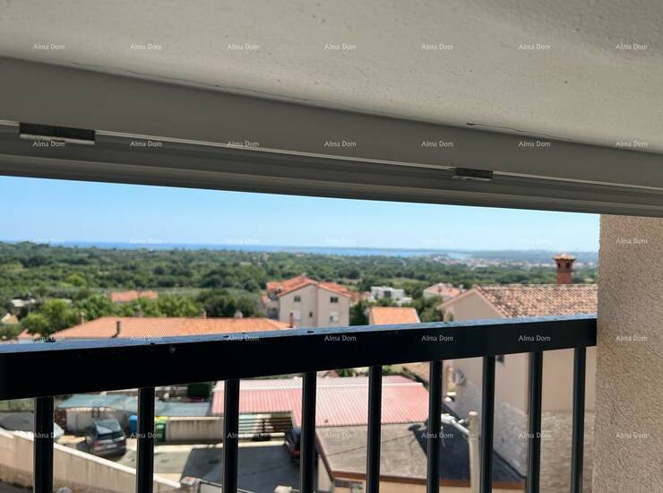 Prodaje se apartman na zadnjoj etaži stambene zgrade u Ližnjanu.
Apartman... — fotografija 2
