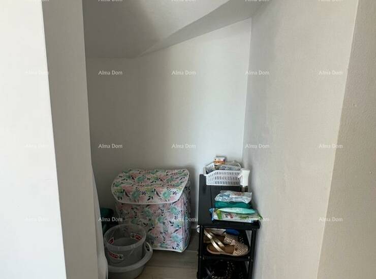 Prodaje se apartman na zadnjoj etaži stambene zgrade u Ližnjanu.
Apartman... — fotografija 5