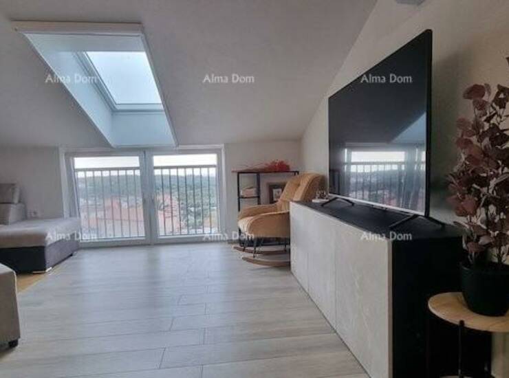 Prodaje se apartman na zadnjoj etaži stambene zgrade u Ližnjanu.
Apartman... — fotografija 9