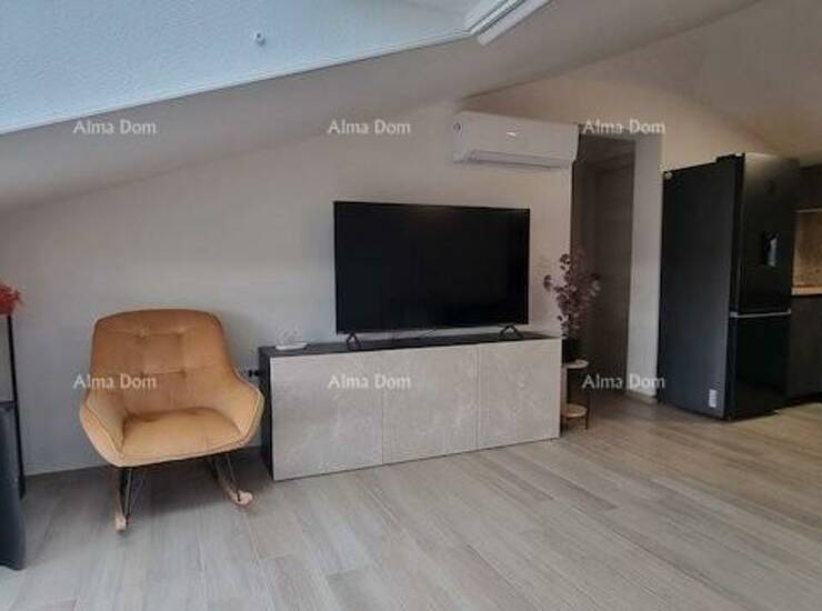 Prodaje se apartman na zadnjoj etaži stambene zgrade u Ližnjanu.
Apartman... — fotografija 10