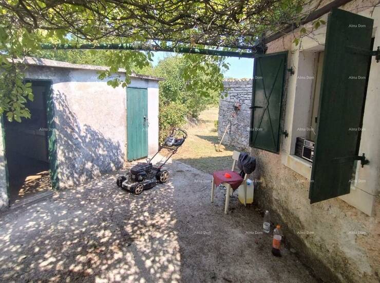 Na prodaju je kamena kuća u mjestu Rakalj, smještena na prostranom zemlji... — fotografija 4