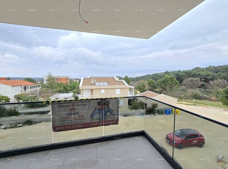 Stan se prodaje kompletno namješten.
U novoj i modernoj zgradi koja je u z... — fotografija 9
