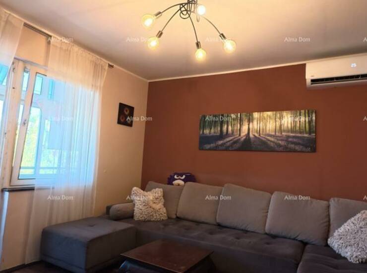 Prodaje se 3-sobni stan sa pogledom na more, na vrhunskoj lokaciji u Poreč...