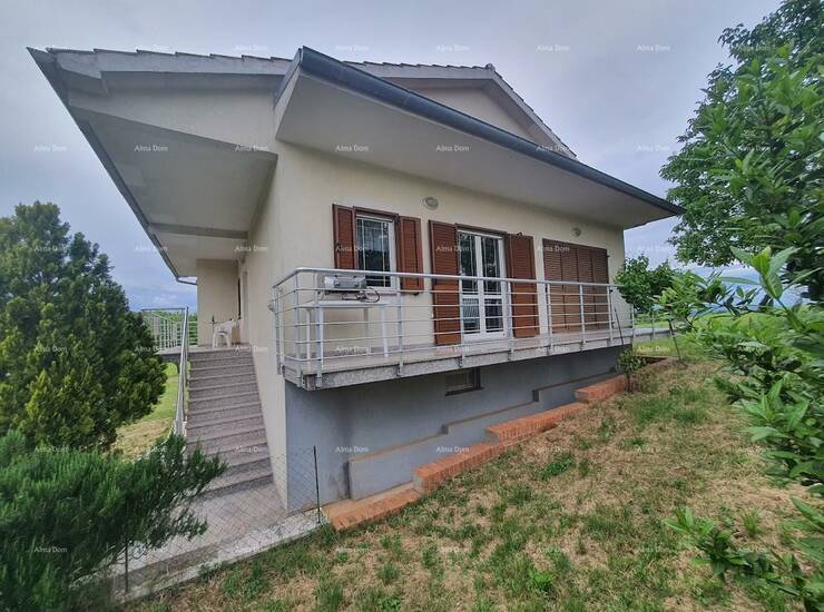 Prodaje se prekrasna obiteljska kuća površine 130 m², smještena u mirno... — fotografija 5