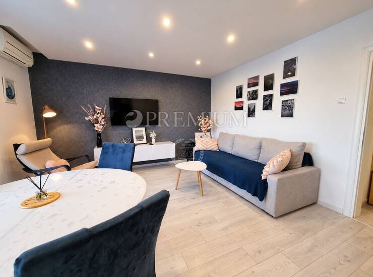Grad Krk, apartman u centru, prvi red do mora! — fotografija 3