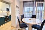 Grad Krk, apartman u centru, prvi red do mora! — fotografija 4