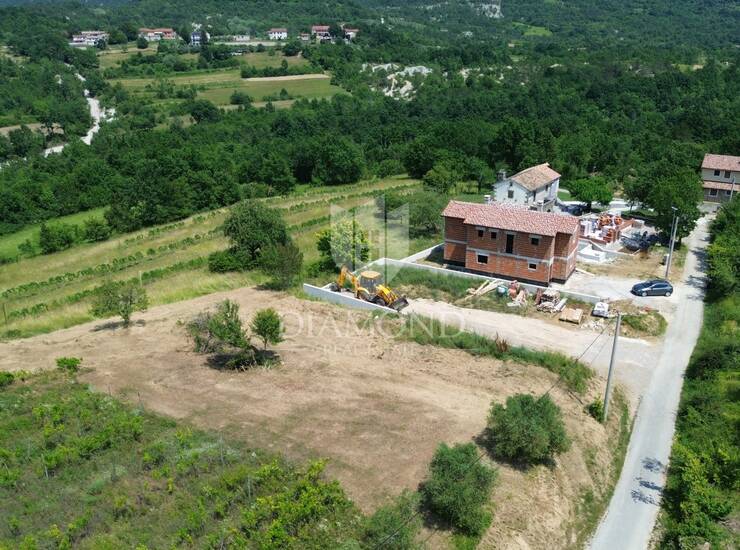 Središnja Istra, Pićan, okolica, građevinsko zemljište s dozvolom i projekt