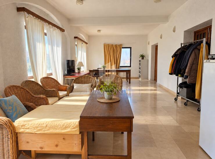 Poreč,okolica-kuća sa investicijskim potencijalom — fotografija 4