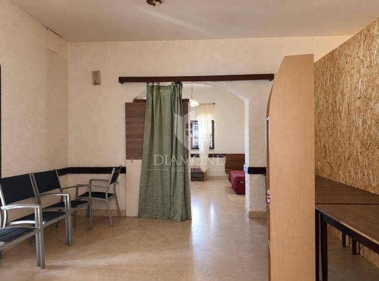 Poreč,okolica-kuća sa investicijskim potencijalom — fotografija 5