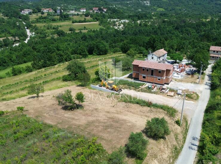 Središnja Istra, Pićan, okolica, zemljište sa ishodovanom građevinskom dozv — fotografija 3