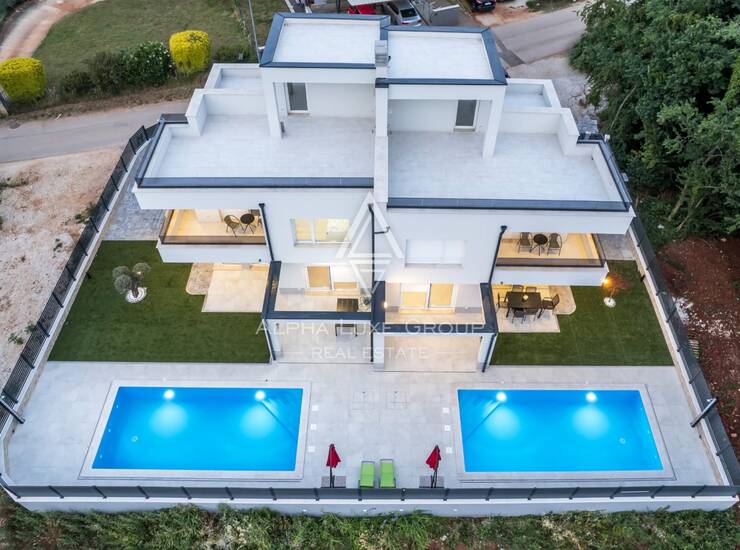 Istra, Umag : Moderna kuća s grijanim bazenom — fotografija 2
