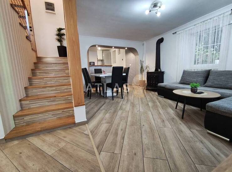 KRALJEVICA - SAMOSTOJEĆA KUĆA S BAZENOM — fotografija 2