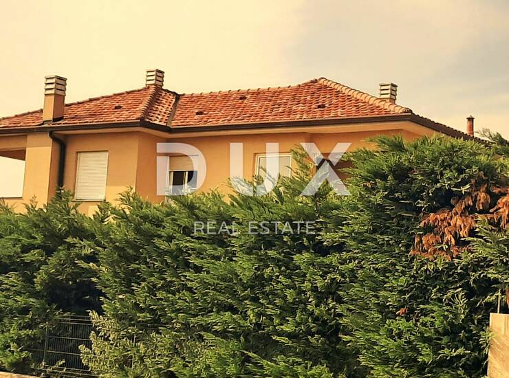 Rijeka, Kostrena - obiteljska kuća sa dva stana i pogledom na more