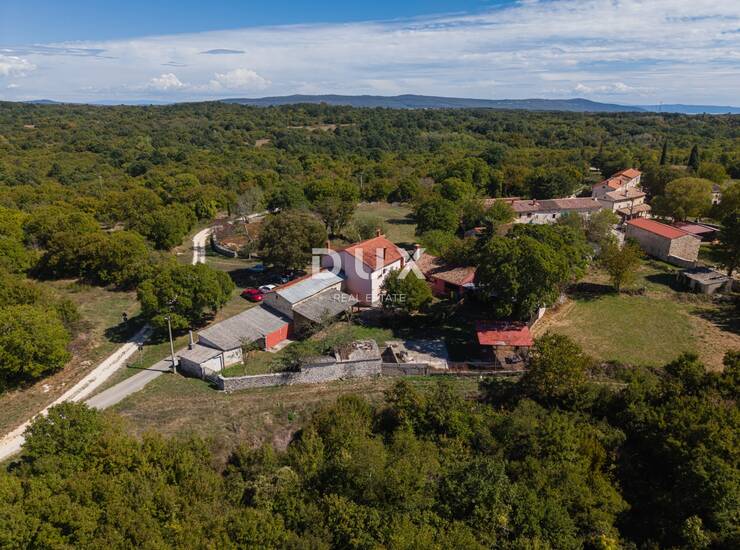 Barban, imanje s 5 objekata, 1.520 m² — fotografija 2