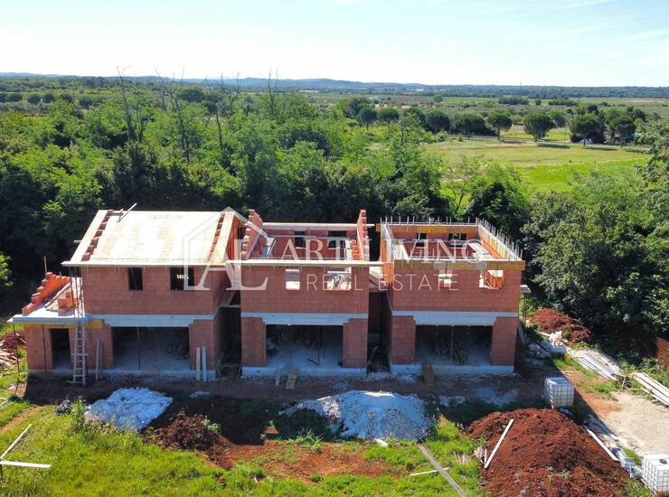 Umag - PRILIKA - šarmantna kuća u nizu sa zajedničkim bazenom — fotografija 6