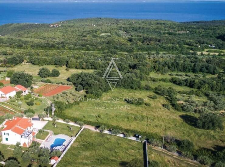 Istra, Peruški : Zemljište s pogledom na more uz obalu — fotografija 2