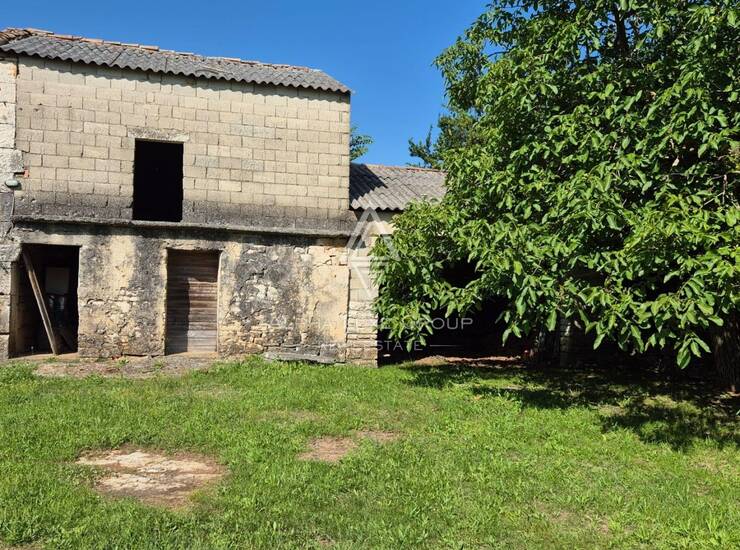 Istra, Kanfanar : Dva građevinska zemljišta sa starim zgradama — fotografija 2