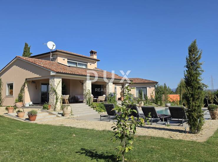 Labin, kuća 213,03 m², bazen, velika okućnica, 3 spavaće
