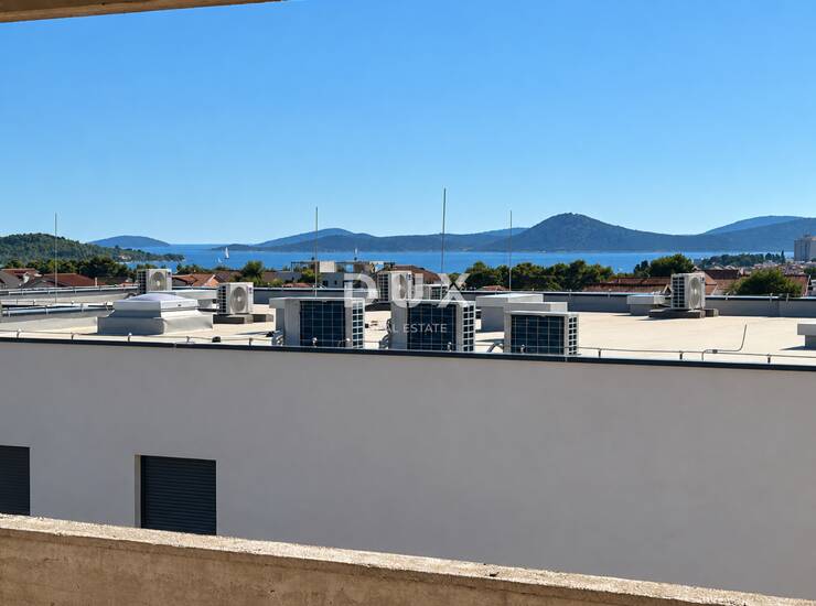 Vodice, komforan trosobni stan s pogledom na more, 84,20 m²