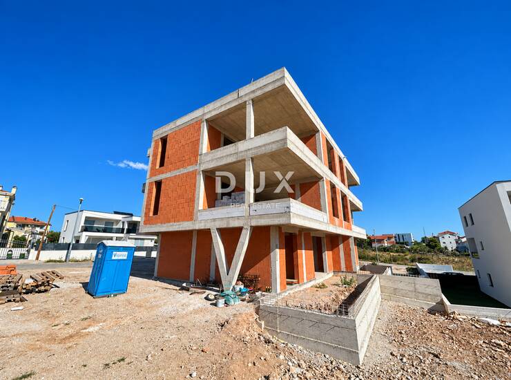 Vodice, komforan trosobni stan 84,13 m², terasa 19,44 m² — fotografija 4