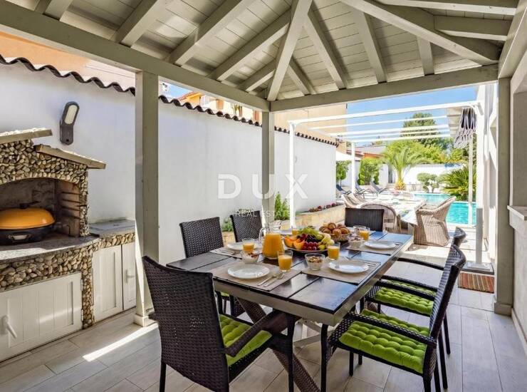 Pula, Štinjan, vila, 160 m2, bazen, garaža, uređena okućnica — fotografija 4