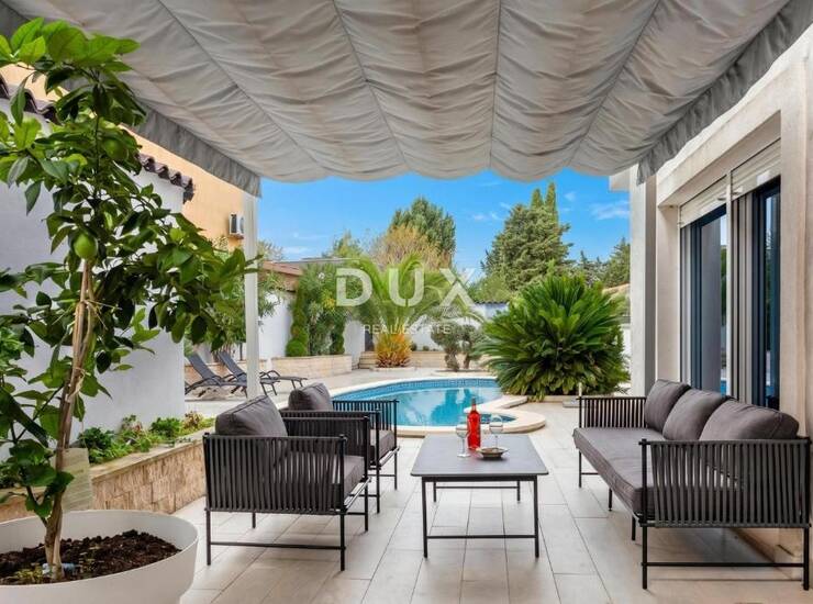 Pula, Štinjan, vila, 160 m2, bazen, garaža, uređena okućnica — fotografija 5