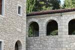 Zgrada je u cijelosti u ručno klesanom kamenu, vanjski zidovi su dvostruki... — fotografija 2
