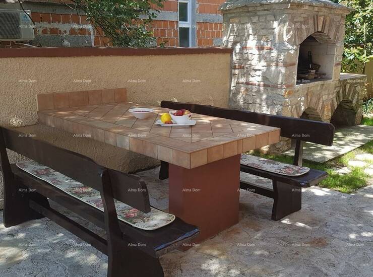 Blizu mirnoog rezidencijalnog područja unutar prekrasnog parka šume, a op... — fotografija 2