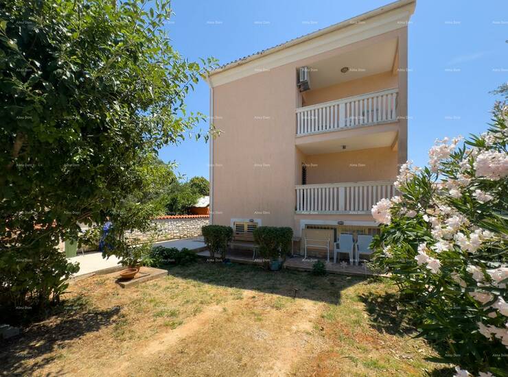 Prodajemo apartmansku kuću na mirnoj lokaciji u Medulinu!
Kuća se prostir... — fotografija 2