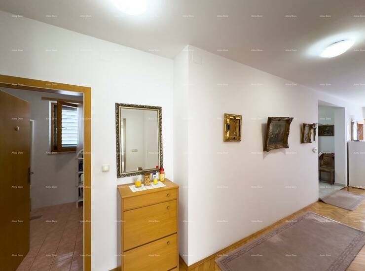 Prodajemo apartmansku kuću na mirnoj lokaciji u Medulinu!
Kuća se prostir... — fotografija 3