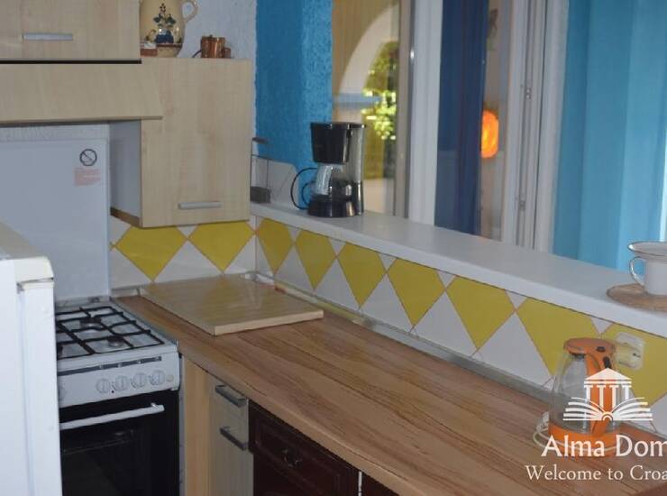Prodaje se prekrasna kuća u Banjolama sa divnim ribnjakom i natrivenom ter... — fotografija 5