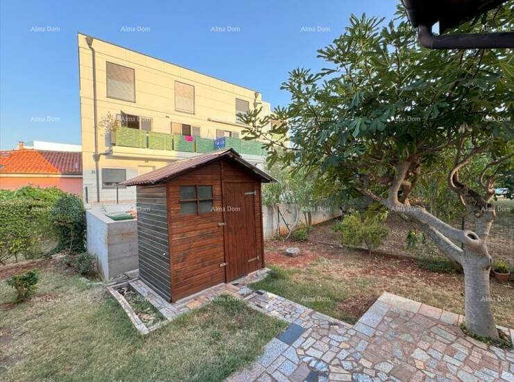 Na prodaju: Apartman u Novigradu s velikim vrtom.

Prodajemo apartman u Nov...