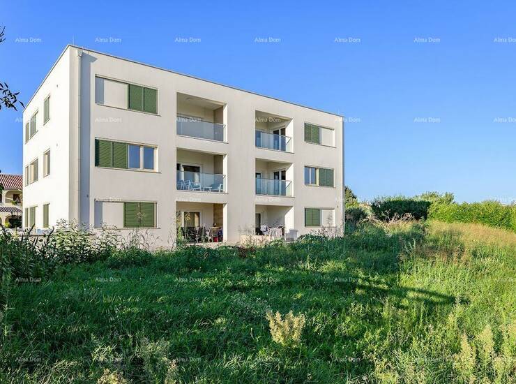 Na prodaju je stan na prvom katu zgrade neto korisne površine cca 110 m2, ...