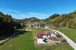 PRODAJA IMANJA U LEPAJCIMA – KUĆA S 2 STANA, GOSPODARSKI OBJEKTI I 5.600 m²