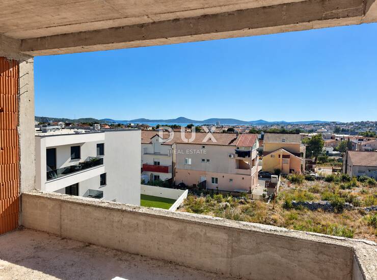 Vodice, komforan trosobni stan s pogledom na more, 99,00 m² — fotografija 2