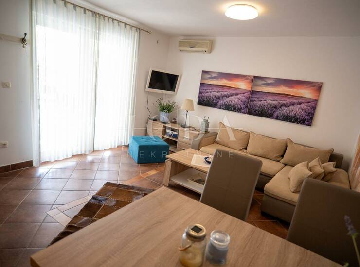 NOVI VINODOLSKI, stan na odličnoj lokaciji, 70m od mora — fotografija 3
