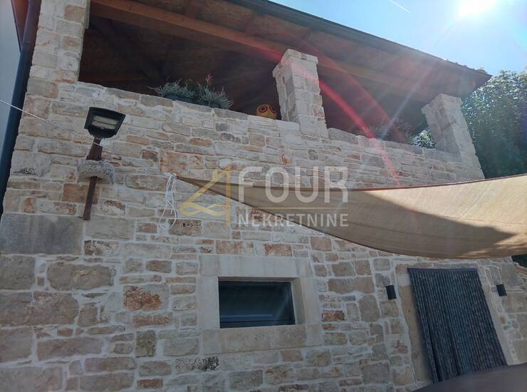 Istra, Svetvinčenat, renovirana tradicionalna istarska kuća s bazenom