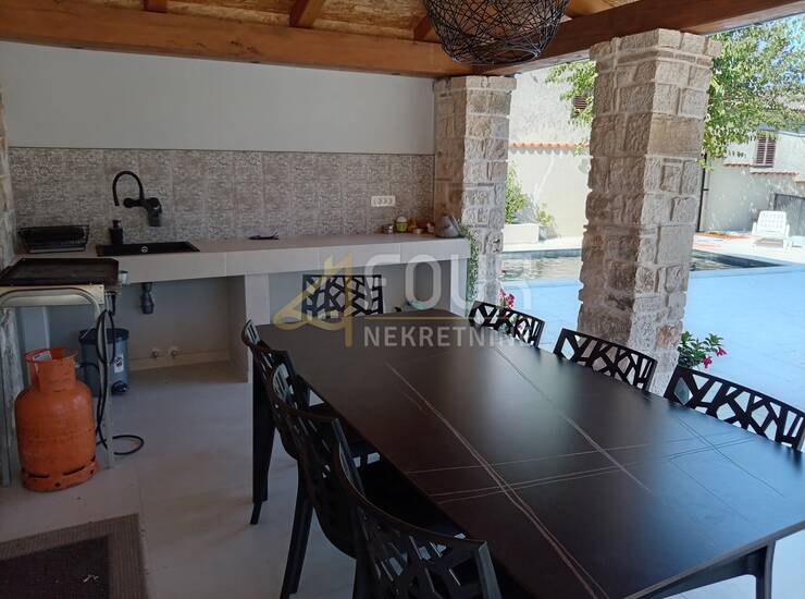 Istra, Svetvinčenat, renovirana tradicionalna istarska kuća s bazenom — fotografija 5